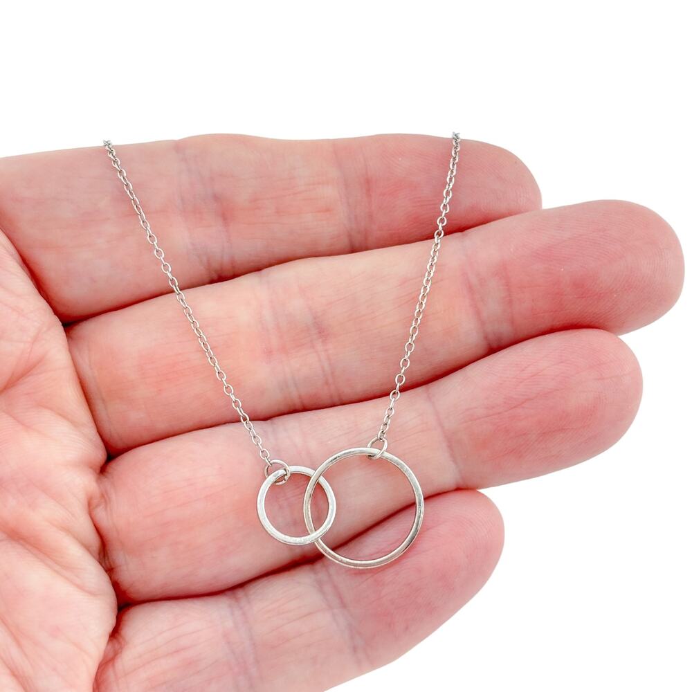 Vintage Sterling Silver Interlocking Double Circle Pendant Necklace 16.5-17.5"